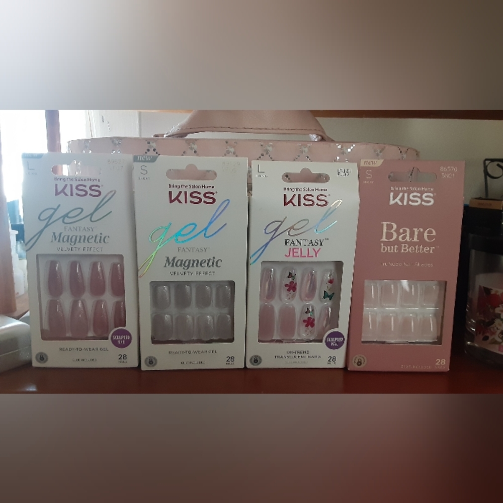 4 NEW! Sets of Gel Nails